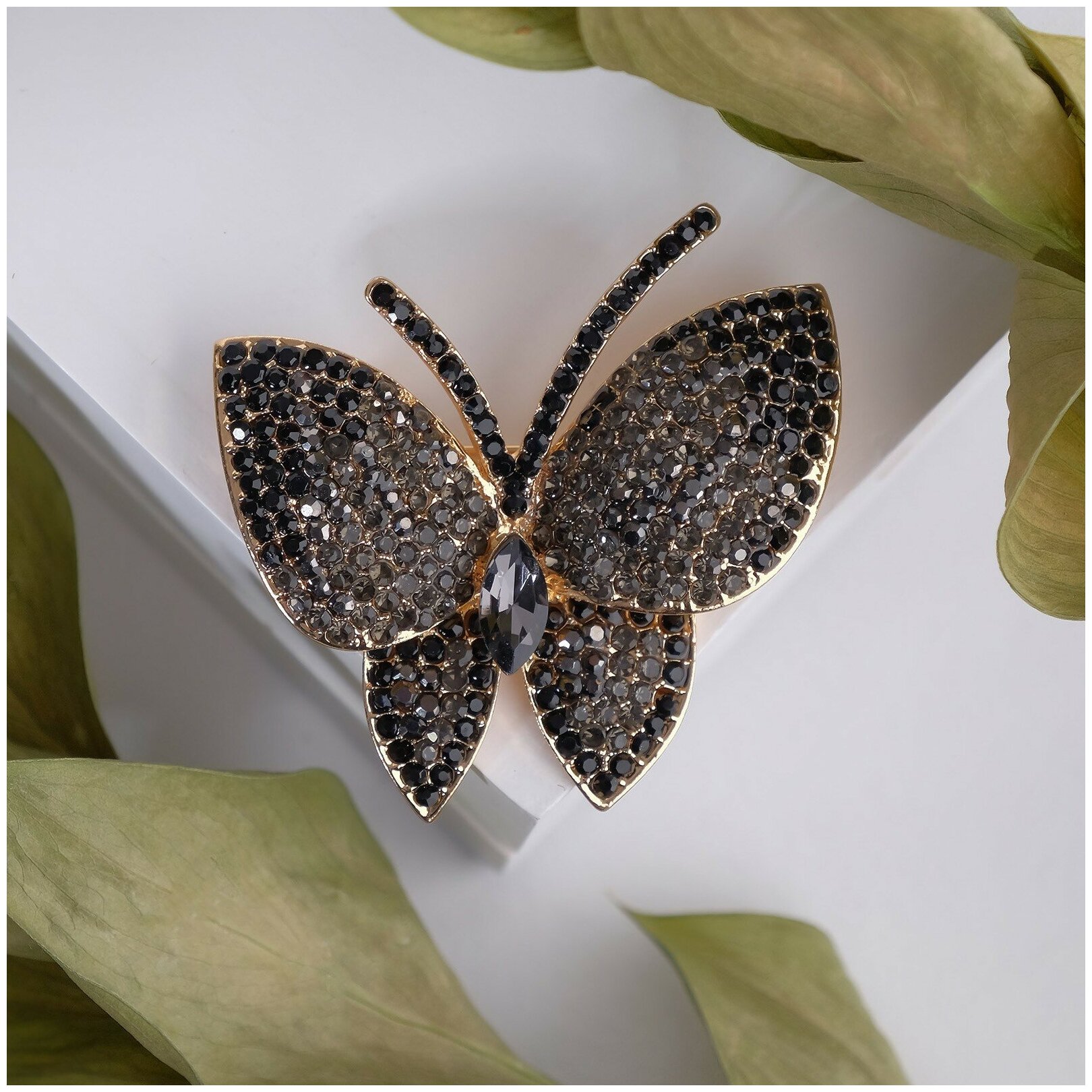 Брошь Queen Fair