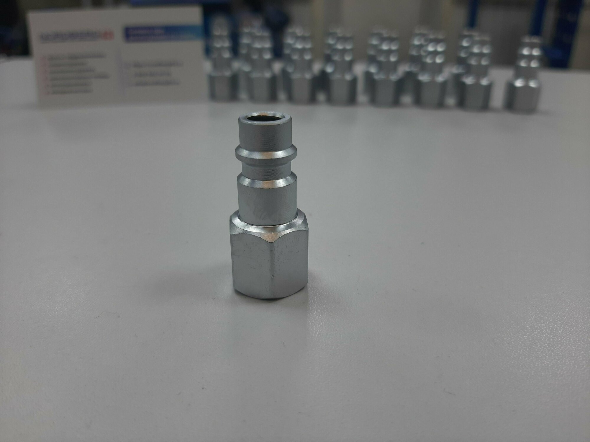 фото Разъем быстросъемный "папа" для пневмоинструмента - резьба F1/4" NORDBERG