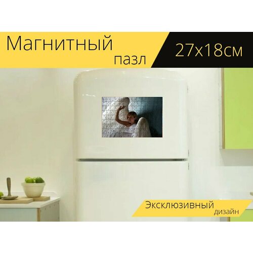 Магнитный пазл Женщина, ангел, крылья на холодильник 27 x 18 см.