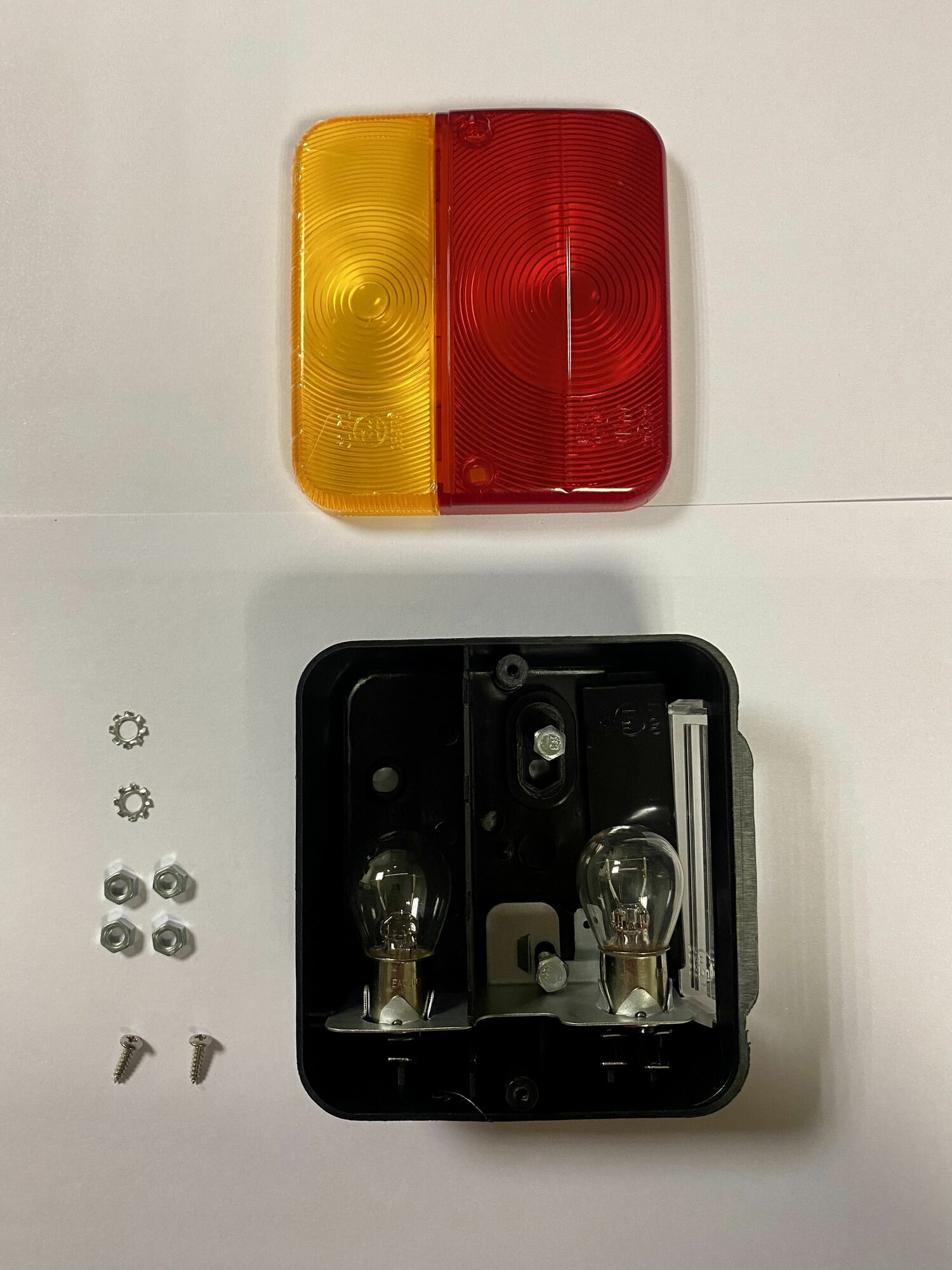 фото Задний фонарь (плафон) для прицепа с лампочками