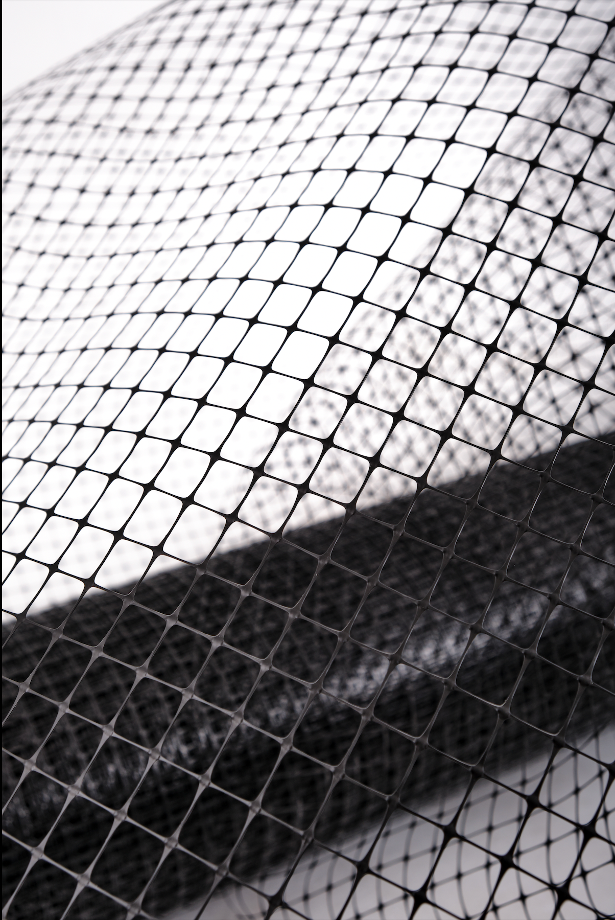 Сетка садовая пластиковая оградительная 1 x 10 м для птичников, от грызунов ячейка 15 x 15 мм, черный - фотография № 2