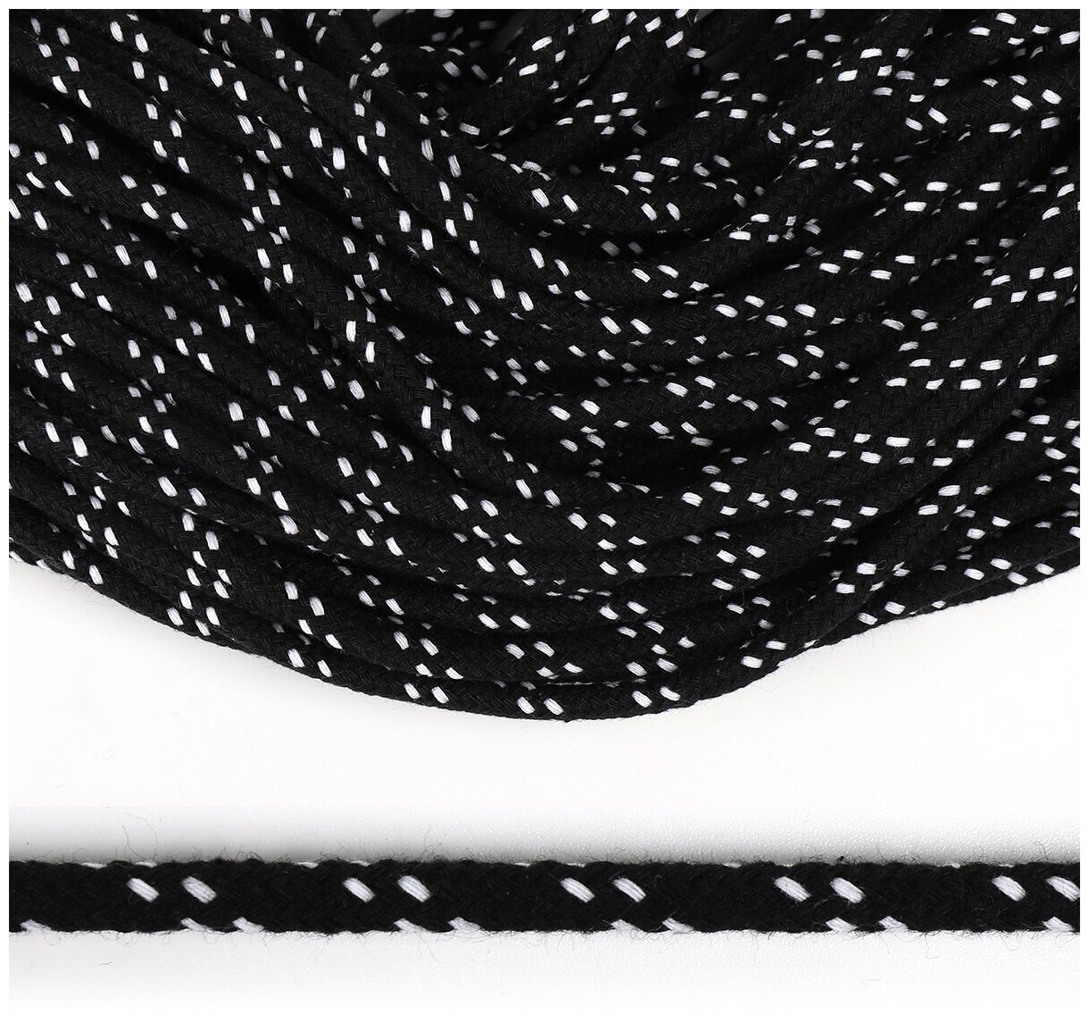Шнур круглый х/б TBY, 4мм, с наполнителем TW, цвет 032/001 черно-белый, уп.100м