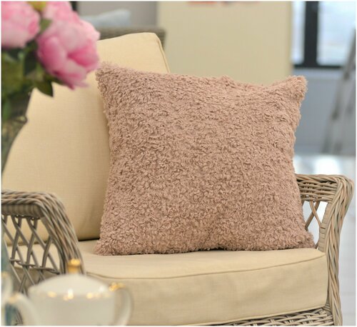 Чехол декоративный на подушку мех розовый барашек 45х45