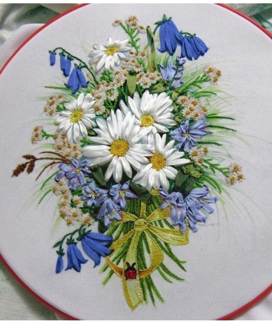 Ромашки вышитые гладью