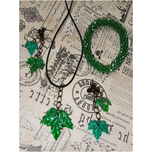 фото Комплект украшений из эпоксидной смолы и хрустальных бусин листики зеленые.серьги, кулон и браслет. евгения