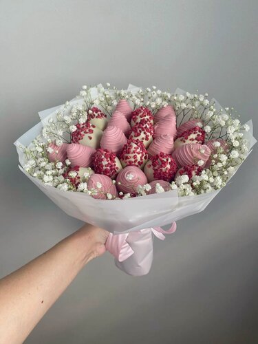 Изображение товара Букет "Сладкая жизнь» клубника в белом и розовом бельгийском шоколаде Callebaut! сборный, яркий и праздничный