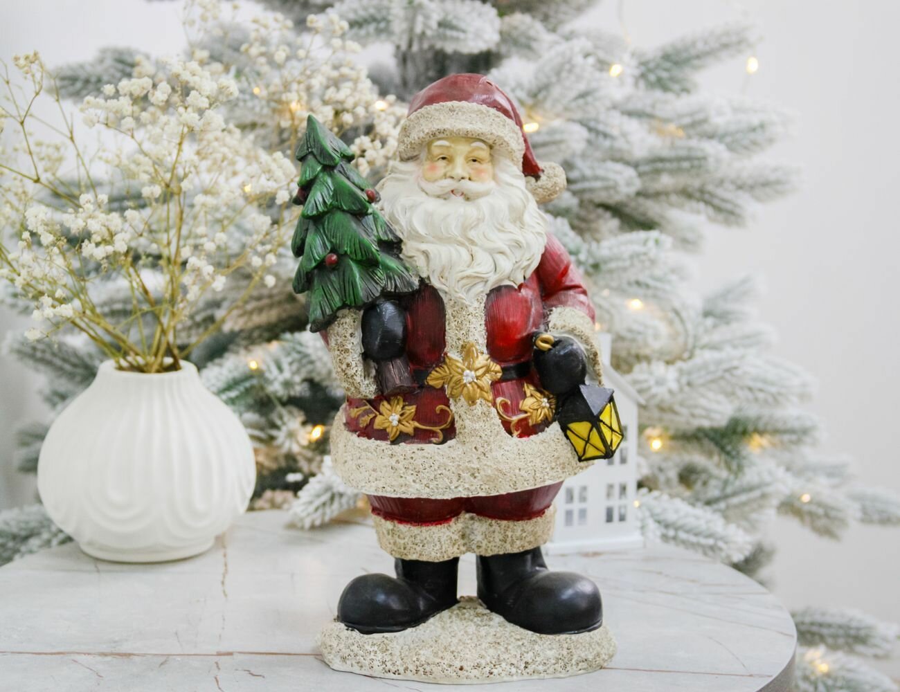 Декоративная фигура санта С сюрпризами: ёлочка И фонарик полистоун 29 см Due Esse Christmas XNA17004321-1