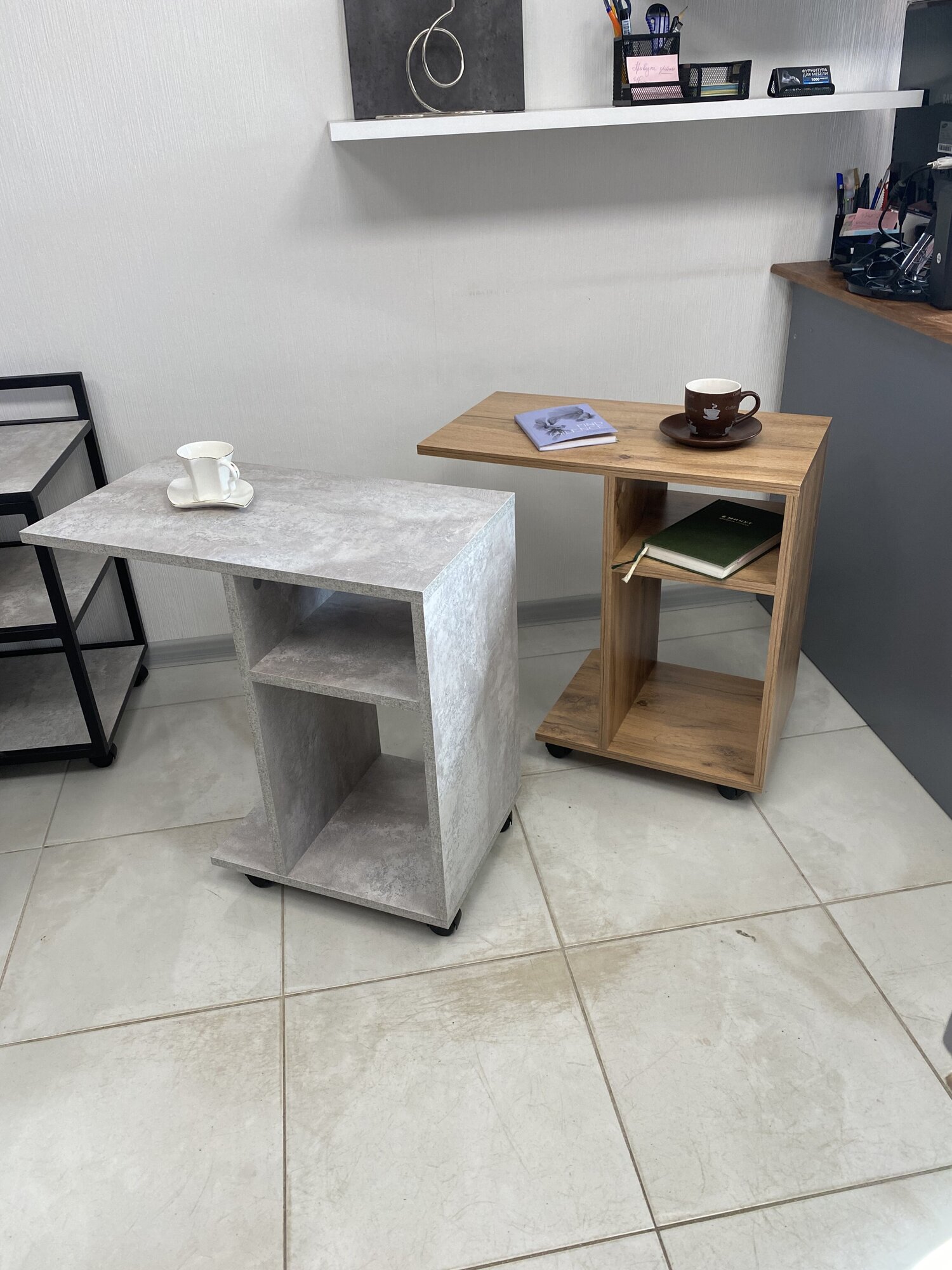 Стол прикроватный придиванный "Бэн" Дуб Вотан - подкатной журнальный столик кофейный на колесиках, 59.7*59.7*32 (ШхВхГ) - фотография № 12