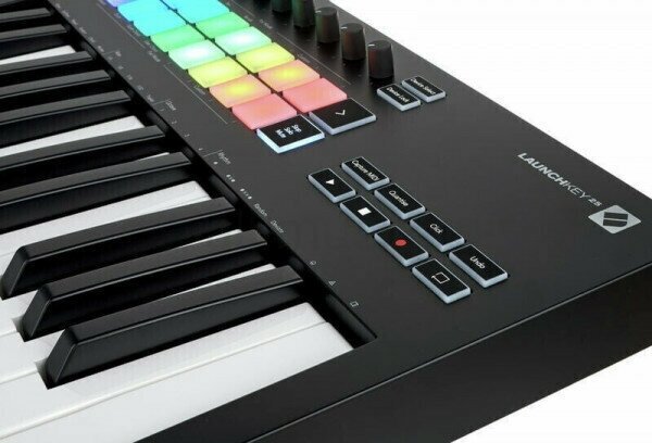 MIDI-клавиатура Novation Launchkey 25 MK3