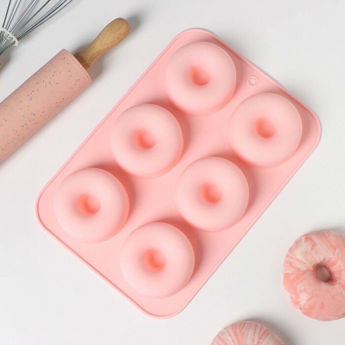 Форма силиконовая для выпечки «Пончик», 26×18 см ; 6 ячеек 7×2,8 см, цвет розовый