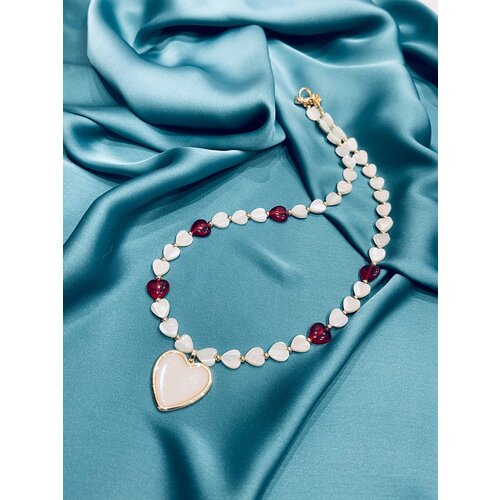 фото Колье из натурального перламутра со вставками - красными сердечками jewellery by marina orlova