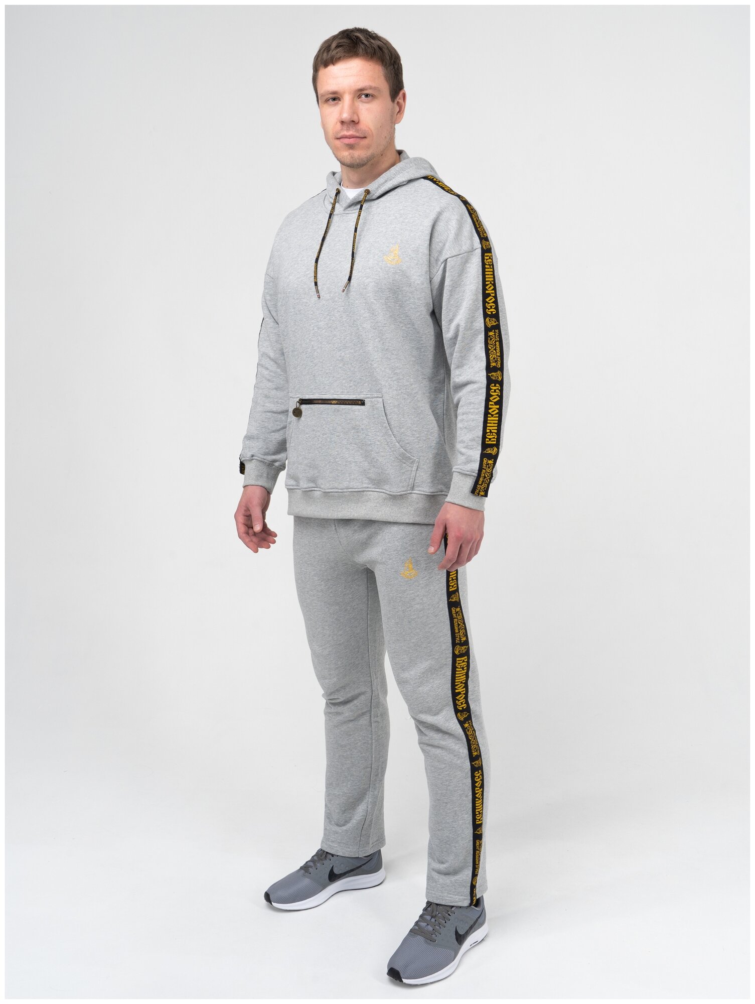 Костюм спортивный