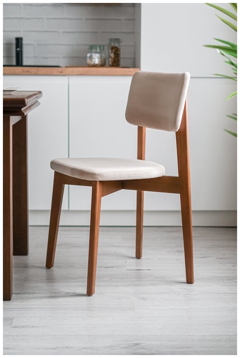 Деревянный стул для кухни СhiedoCover Truro обивка - светло-бежевый велюр, каркас - орех - фотография № 2