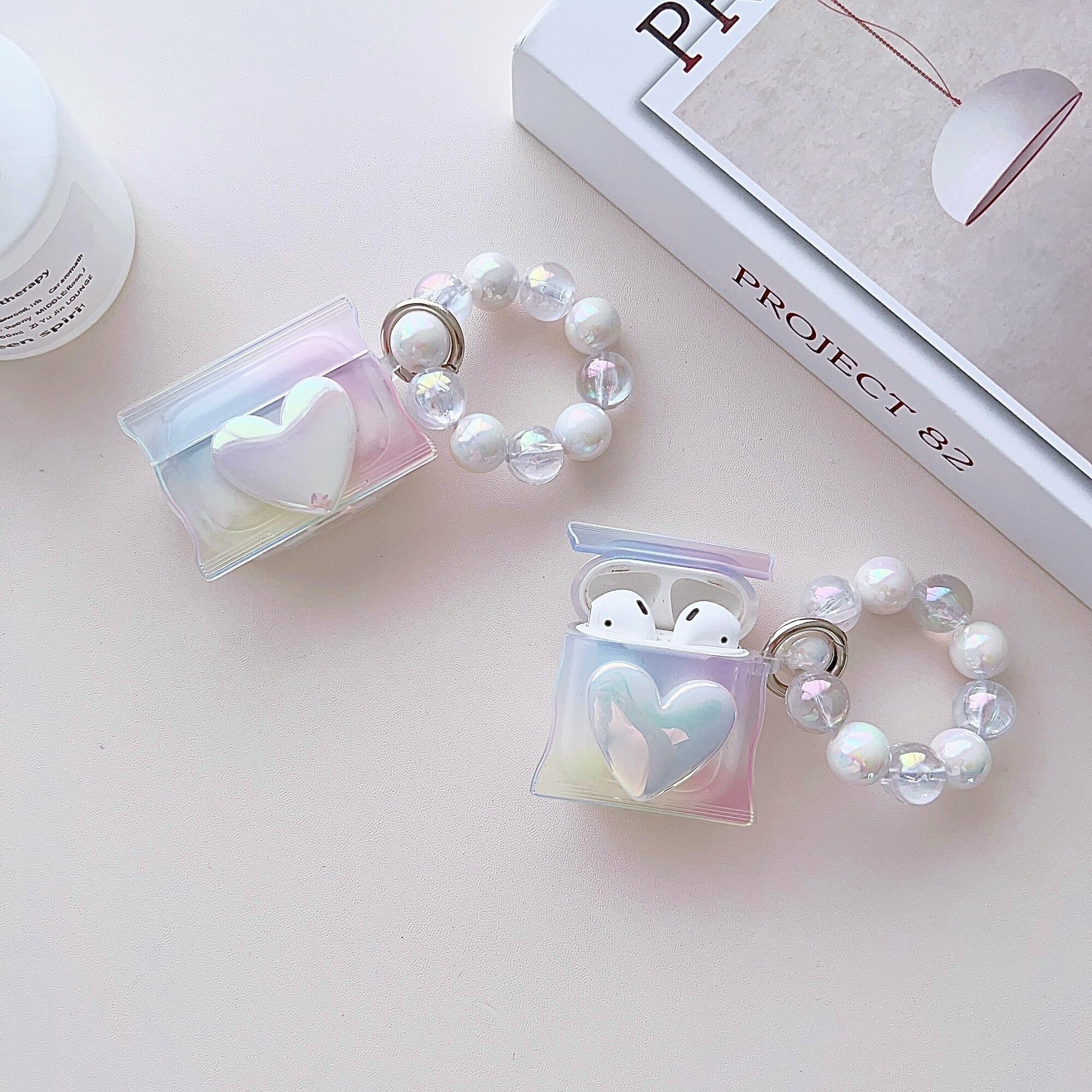 Чехол для AirPods 1/2 Сердце 3D с голографическим шармом из бисера — фото 1