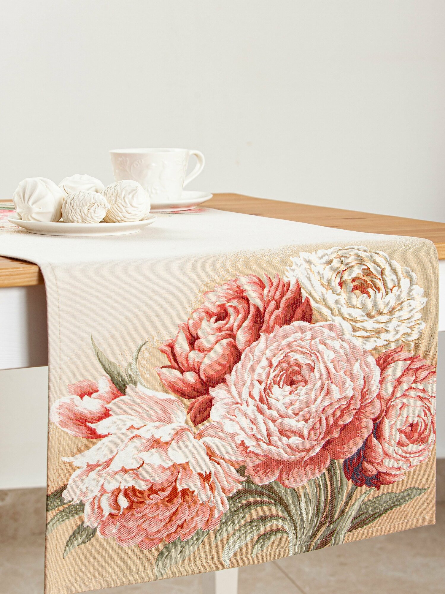 фото Дорожка для стола Le Gobelin Пионы 45х140 см
