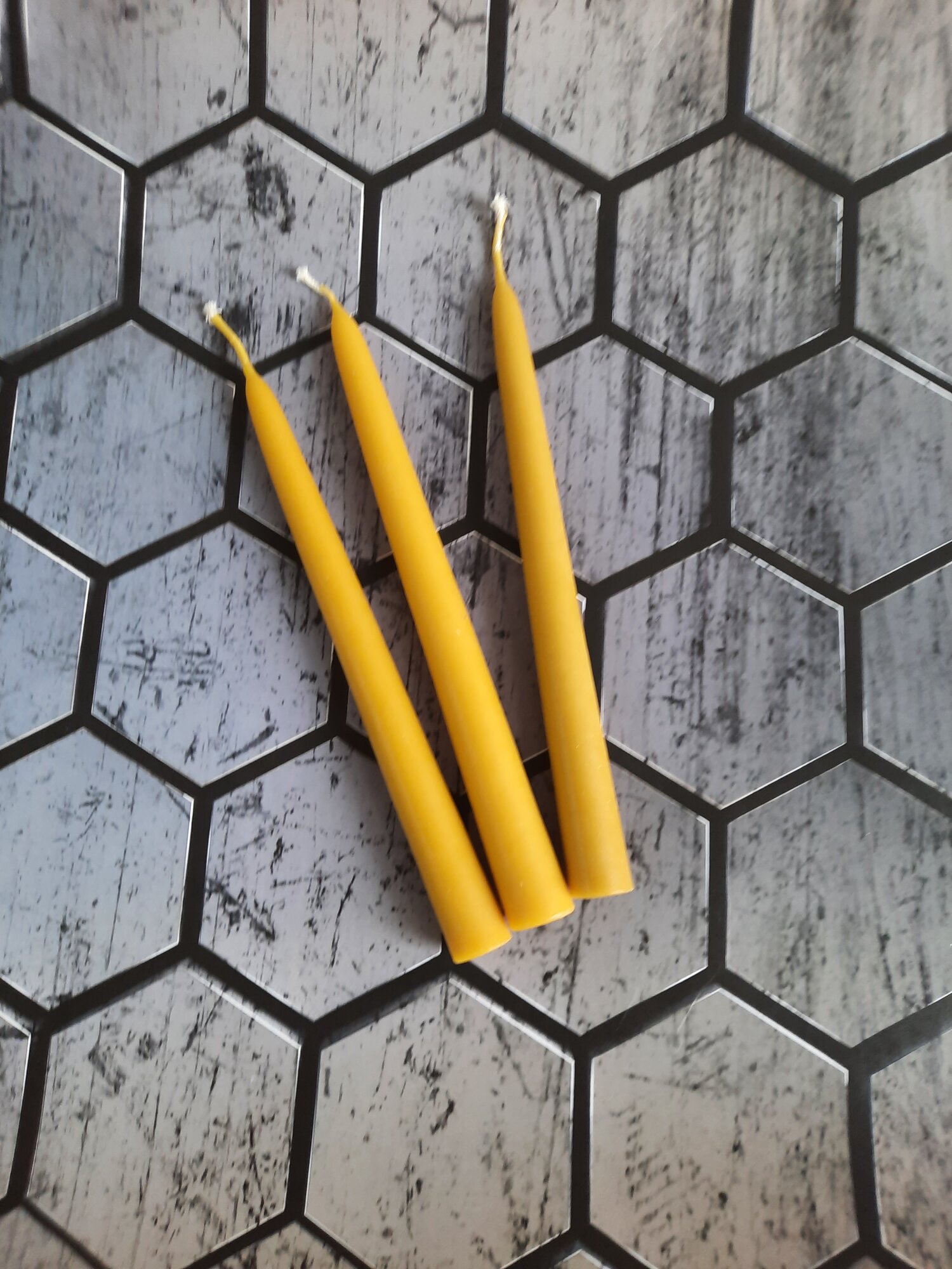 фото Свечи восковые длинные для подсвечника - набор из 3 штук 30*2 см