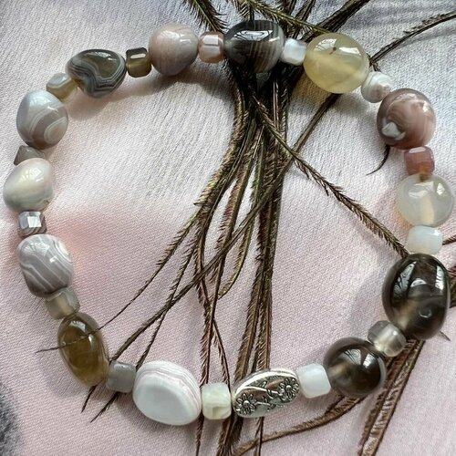 Браслет-нить, агат, 1 шт., серый, бежевый браслет из натуральных камней женский браслет на проволоке браслет безразмерный микс камней браслет с подвесами