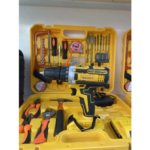 Дрель-шуруповерт MAGNET Шуруповерт Magnet 20 V c набором инструментов 6490₽