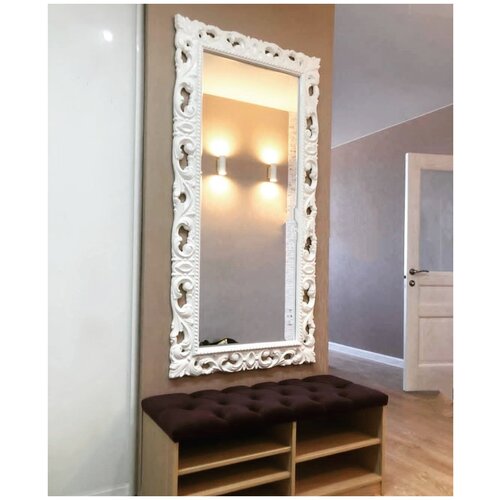 Зеркало в раме 