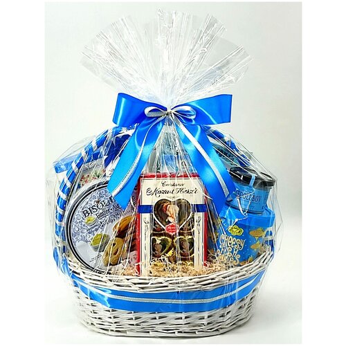 Подарочная корзина Голубая мечта (813) конфеты шоколадные dy nastie ассорти с орехами в подарочной упаковке 210 г