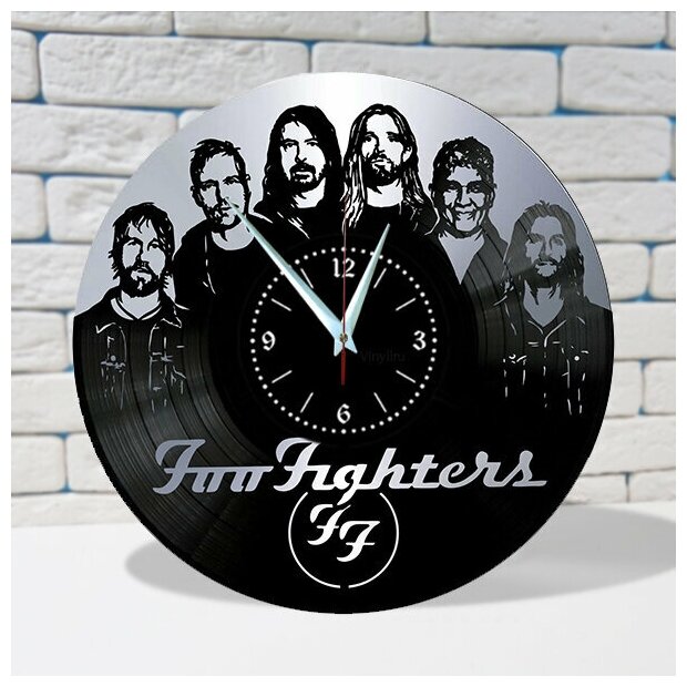 Настенные часы из виниловой пластинки Foo Fighters серебрянная подложка