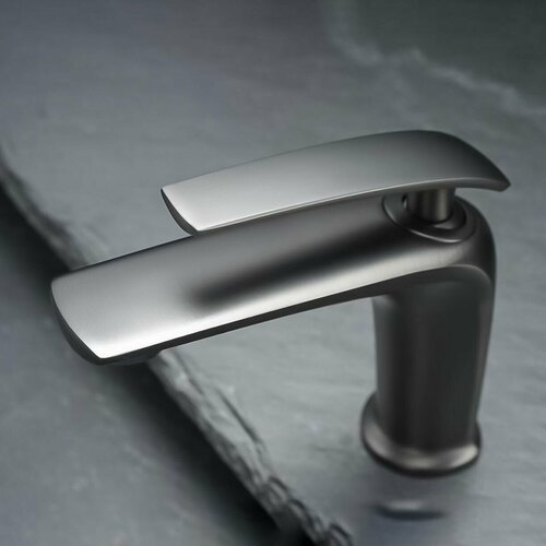 Смеситель на раковину в ванную и туалет / цвет серый металлик - оружейная сталь / современный дизайн