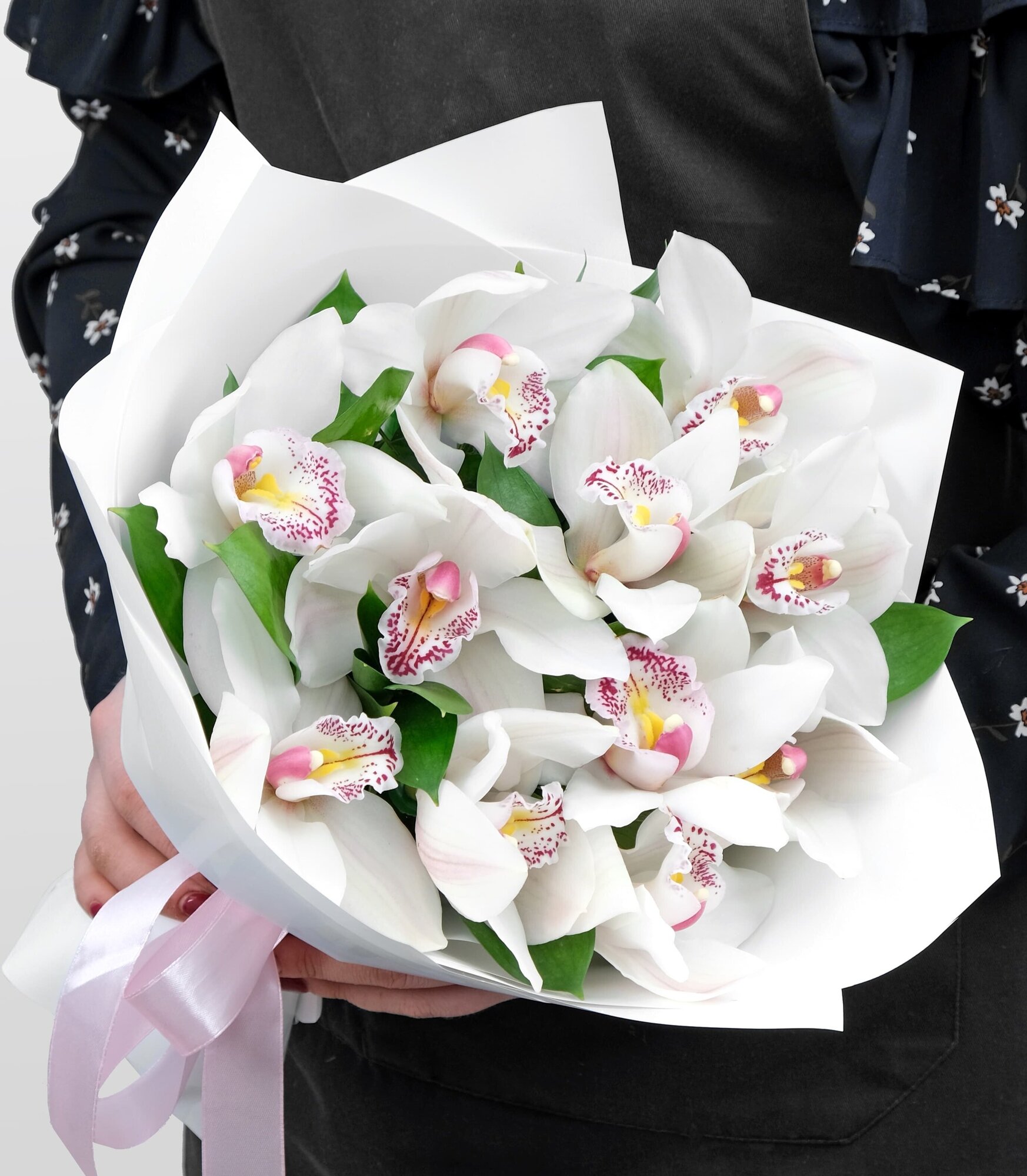 Букет орхидей "Коктейль нежности и счастья" 11 шт