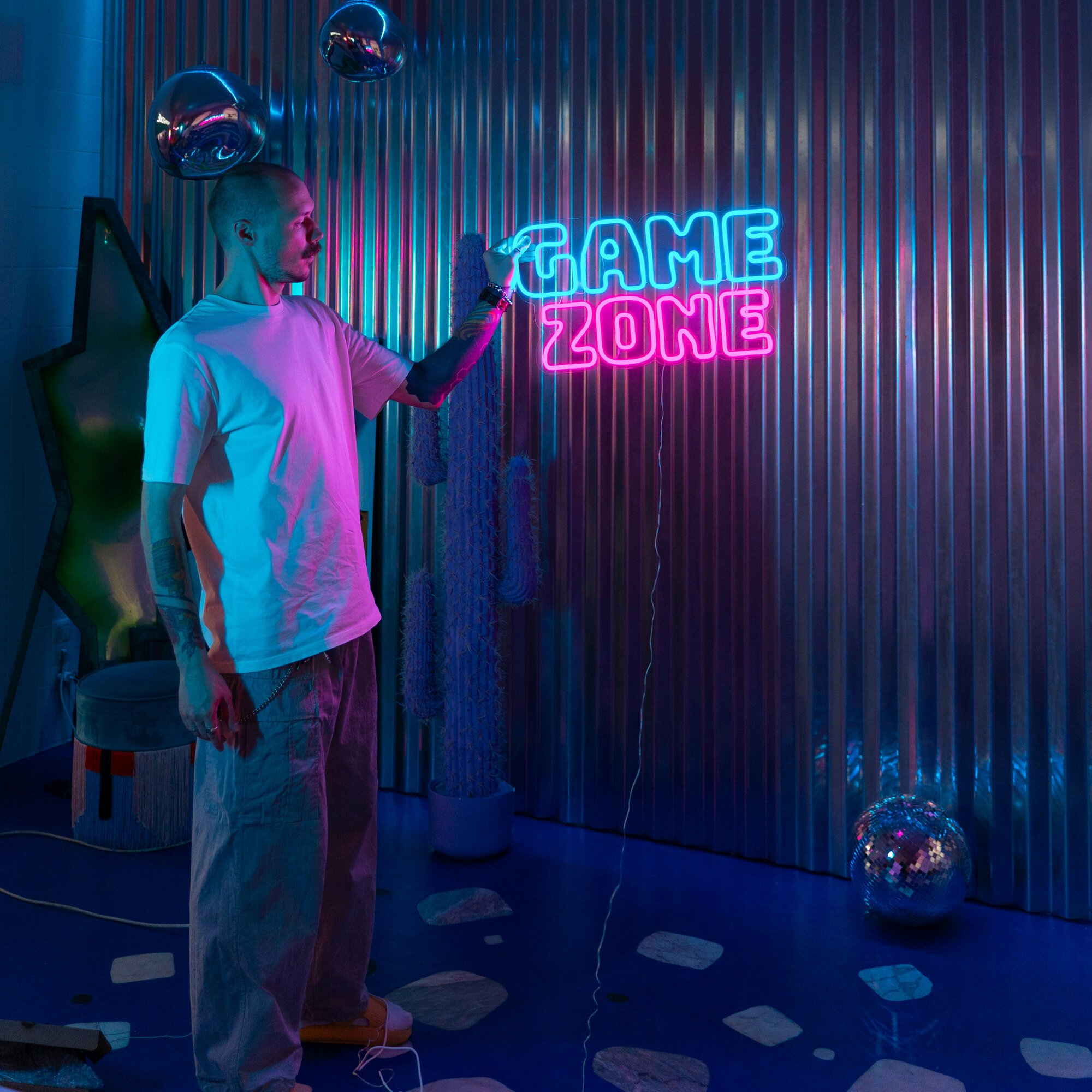 Неоновая вывеска игровая "Game Zone", настенный светильник светодиодный, неоновая надпись, розовый/синий — фото 1