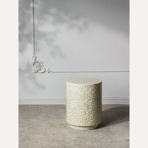 Изображение товара 49921 Столик акцентный с отделкой раковинами устриц 35x35x45см, Glasar