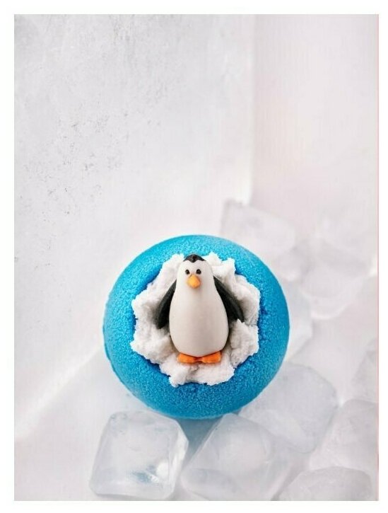 Бомбочка для ванны. Бурлящий шар с игрушкой "Пингвин", гейзер шарик 130 гр шипучка для ванны