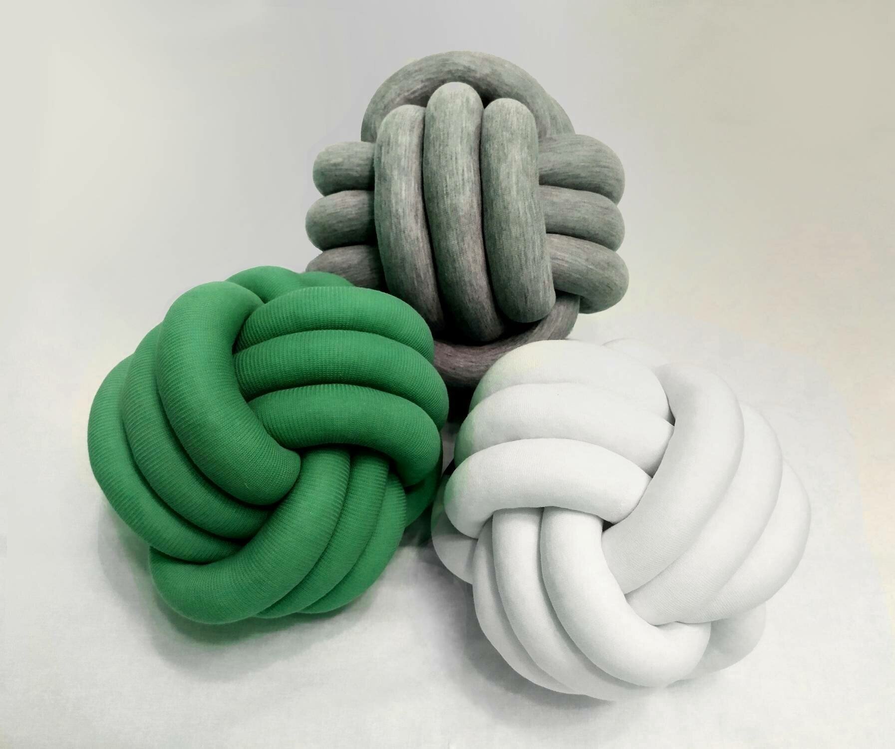 Декоративная подушка-узел 20х20 см. Современный интерьерный декор. Диванная подушка в форме шара зеленого цвета(П0028)