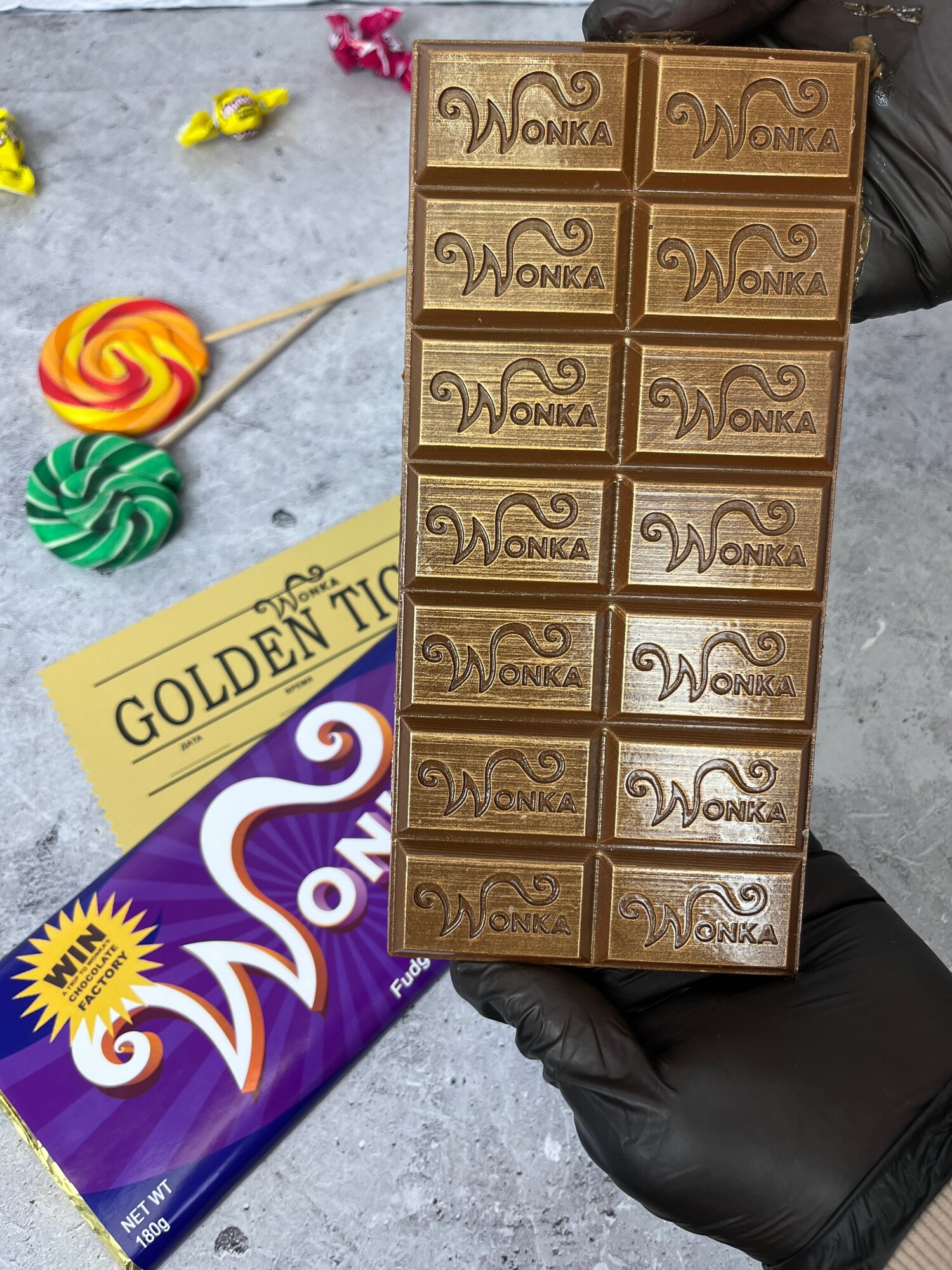 Шоколад WONKA. 2 шоколадные плитки Вилли Вонка с золотым билетом 180 грамм микс (белая+молочная) - фотография № 6