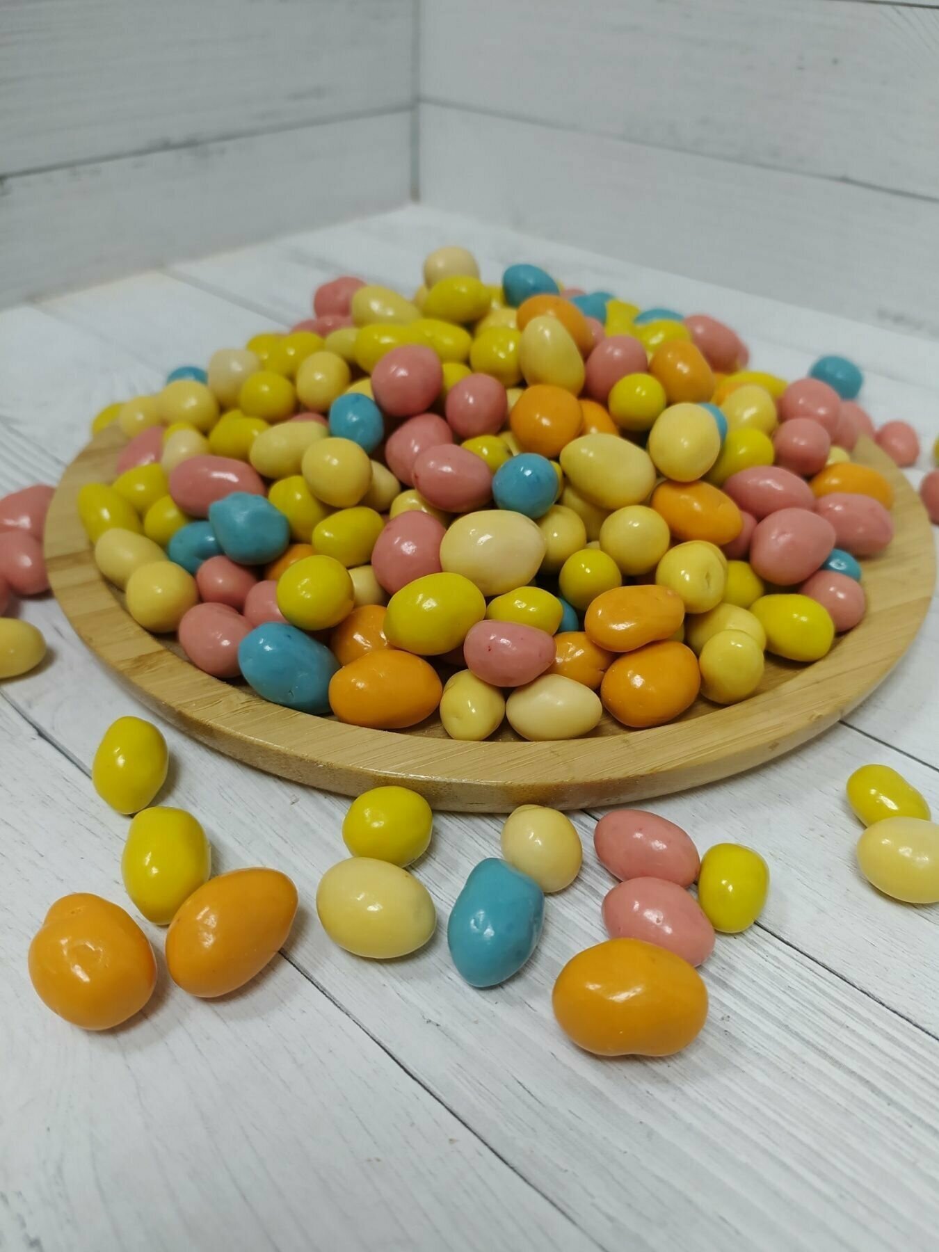 Арахис в цветной шоколадной глазури 500 гр , 0.5 кг / Орехи в шоколаде / Отборные Высший сорт - фотография № 1