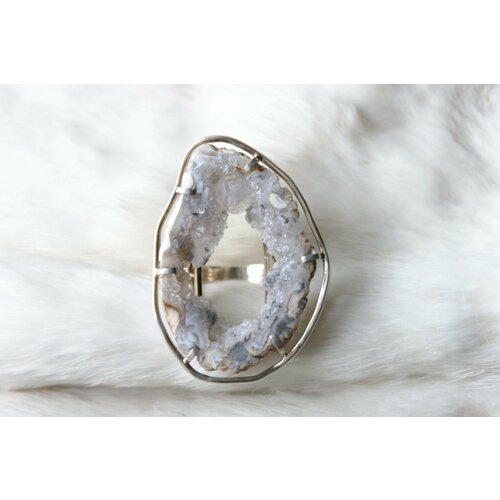 Кольцо 100% Ural дизайнерское женское серебристое кольцо с белым агатом жеодой