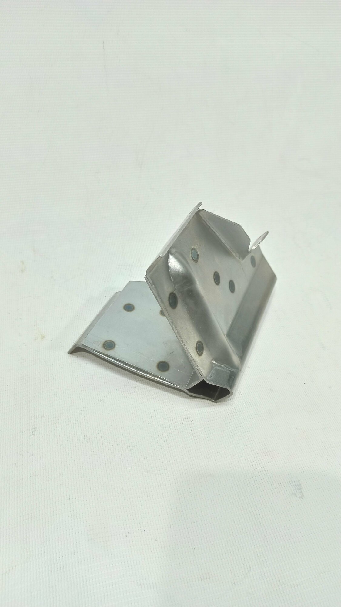 фото Кронштейн домкрата (поддомкратник ) передний ВАЗ 2121 передний 2121051014000