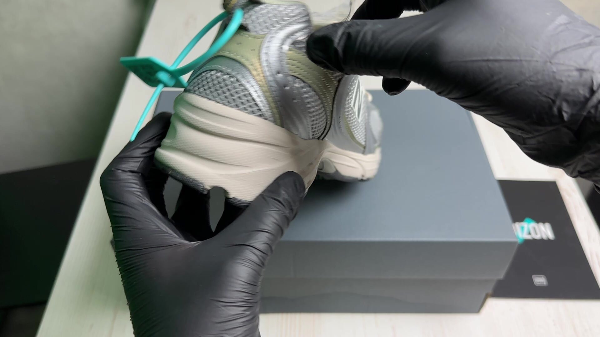 Кроссовки New Balance 530, полнота D, размер 275 mm | EU 43 | RU 42 | US 9,5, серебристый — фото 1