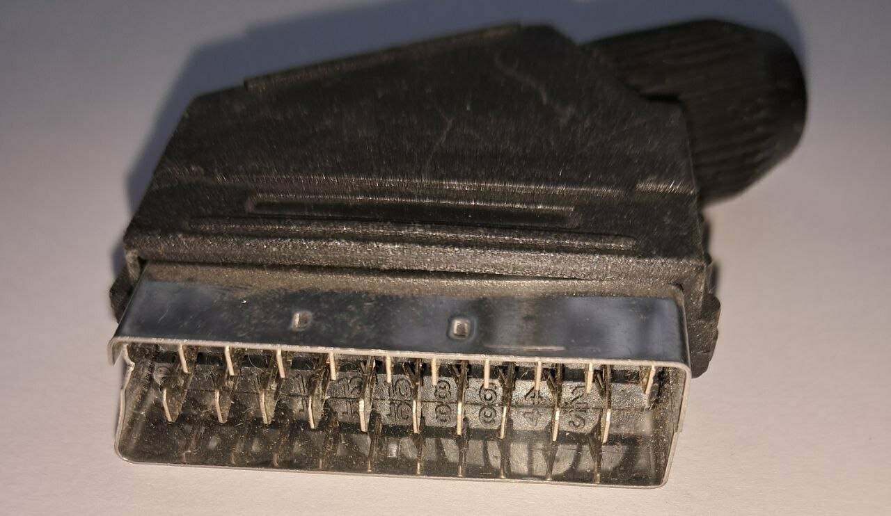 Разъем-штекер SCART Скарт, на кабель 21 pin контакт, в пластиковом корпусе
