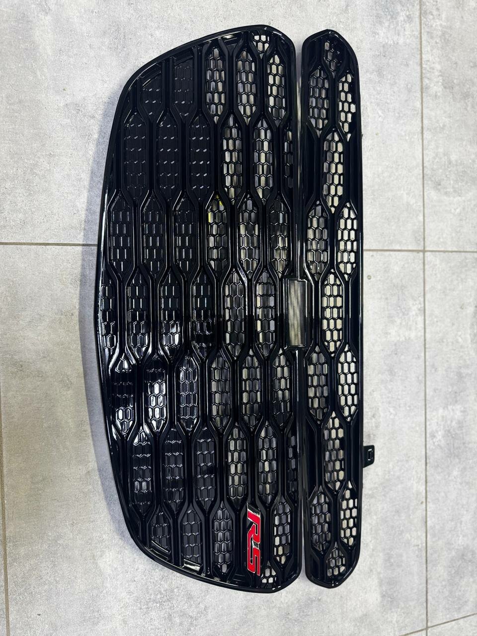 Облицовка решетка бампера тюнинг SPARK в стиле RS - BLACK PIANO комплект 2 шт — фото 1