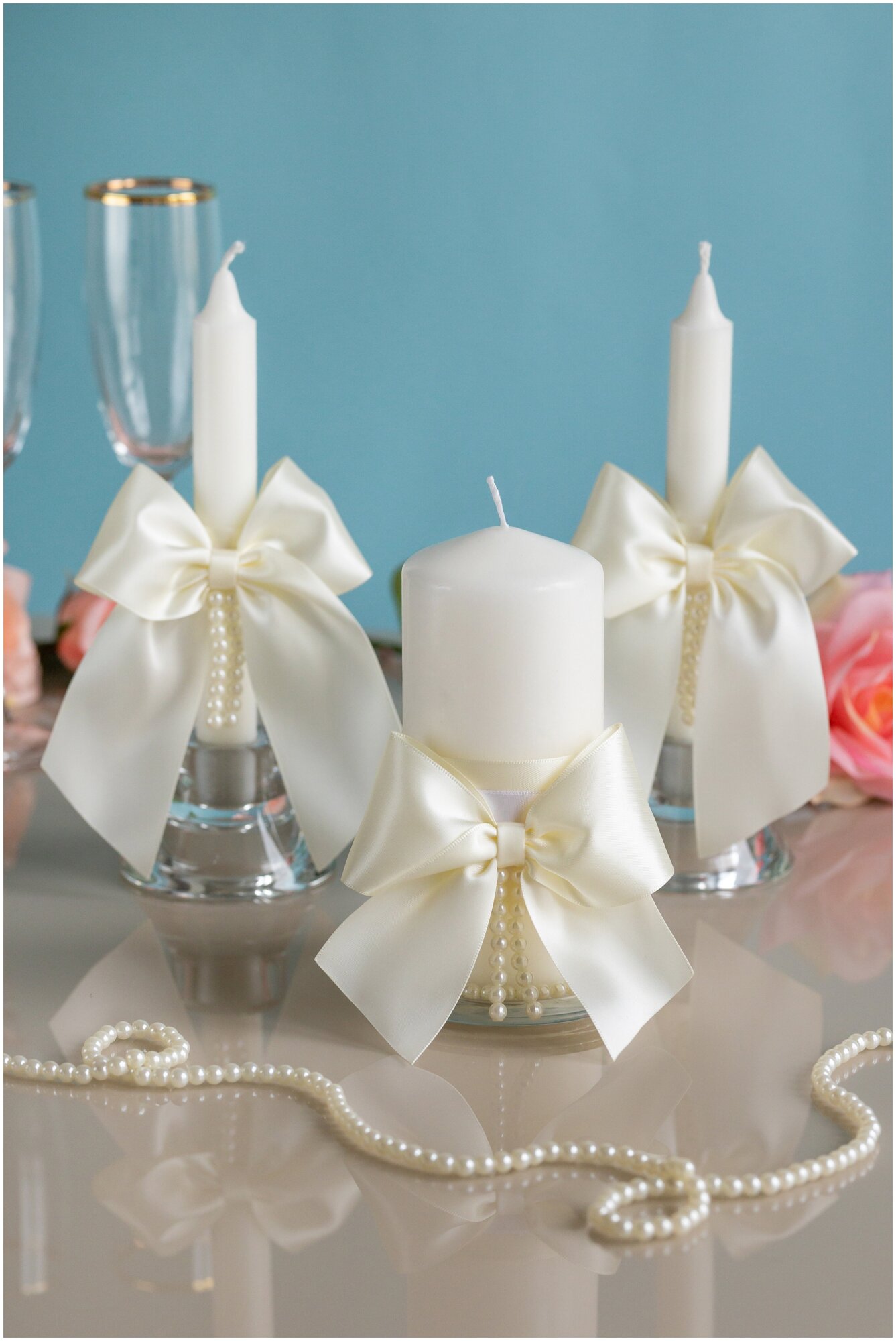 Набор свечей домашний очаг для свадьбы "Европейский стиль" с большими атласными бантами кремового цвета и жемчужным декором ручной работы