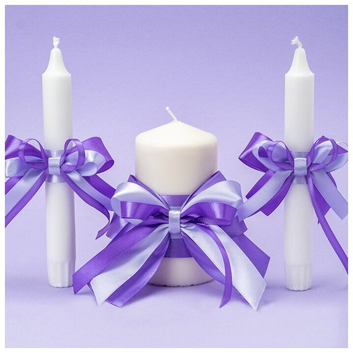 Набор свадебных свечей для домашнего очага в темных сиреневых тонах с двойными бантами из атласа лилового и фиолетового оттенков