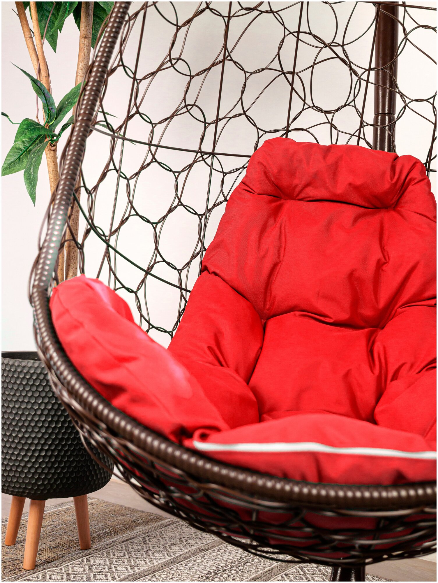 Подвесное кресло M-Group овал ротанг коричневое, красная подушка - фотография № 8