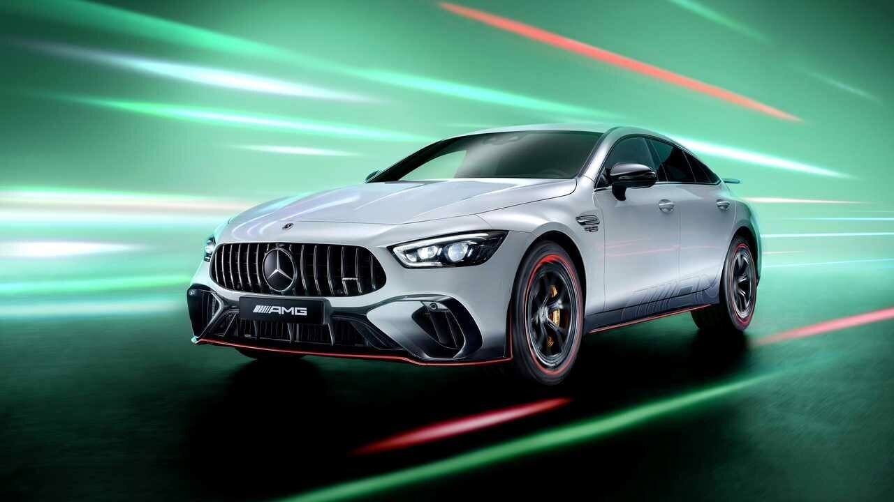 Картина на холсте 60x110 Альянс Лес "Mercedes AMG GT 63 S" на подрамнике / интерьер/ декор