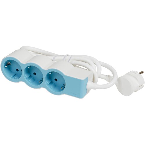Удлинитель с заземлением Legrand 3 розетки с кабелем 1,5 м, цвет: бело-голубой, арт. 694551