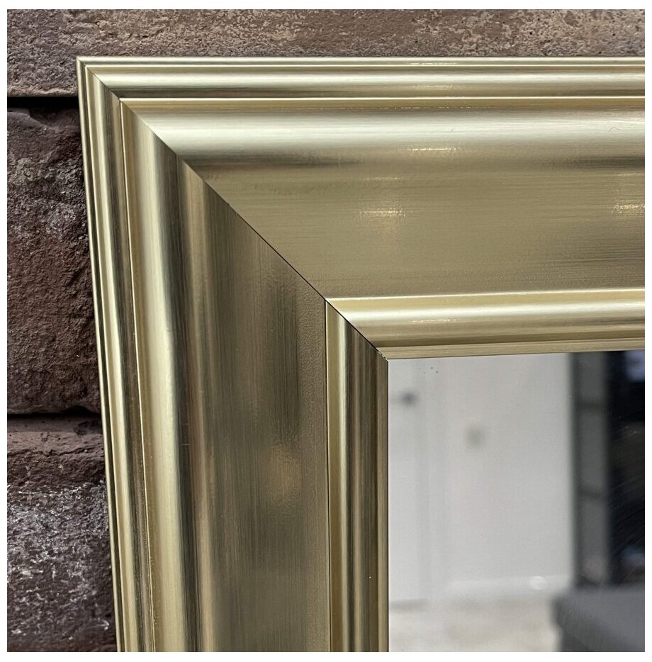 Зеркало настенное в раме для интерьера в золотом багете 80х60см - фотография № 3