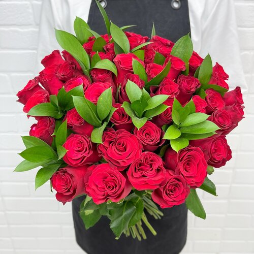 Розы красные 51шт в букете Flowerstorg N185
