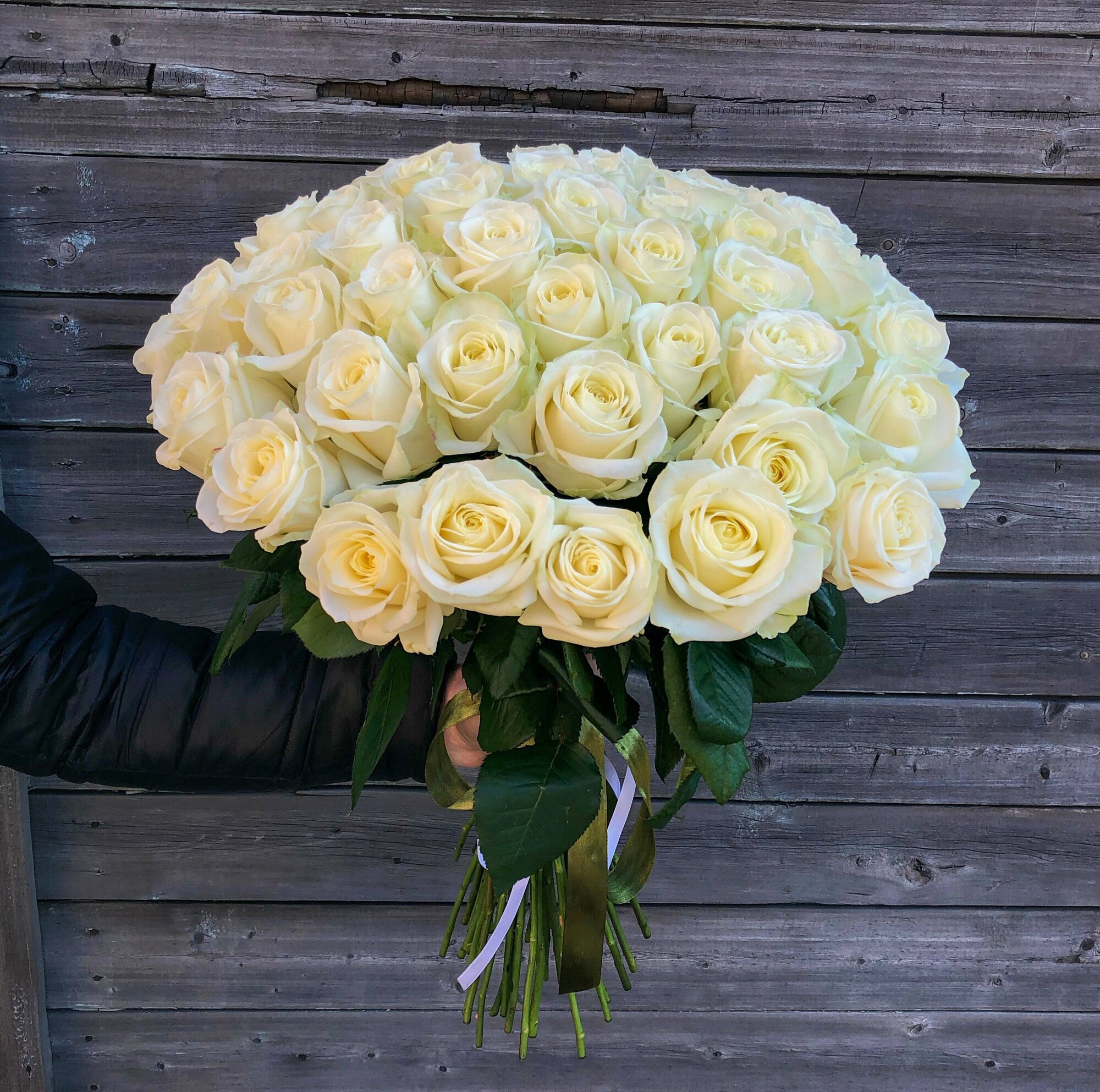 Розы Премиум 15 шт белые высота 50 см ( на фото 53 шт) букет арт.01912804 nst nhi npo skr ak