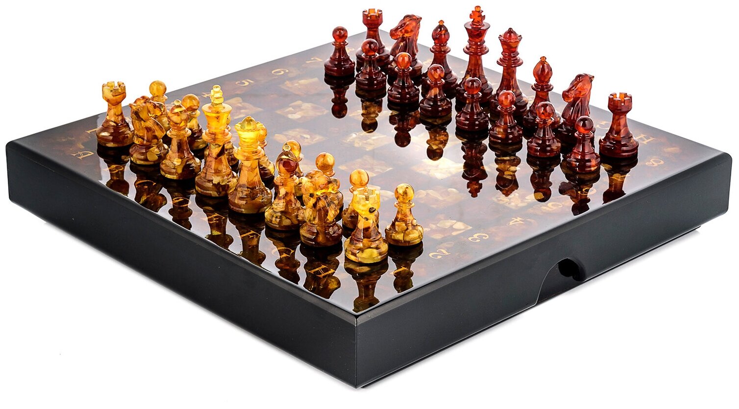 Шахматы с инкрустацией из янтаря и янтарными фигурами "Камелот" 32х32 см