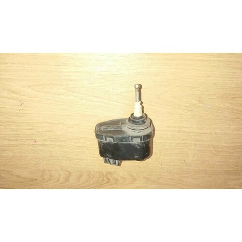 Моторчик корректора фары VAG 165941295 25200₽