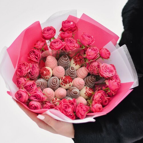 Изображение товара Хит! Букет «Страсть» из кустовых роз и клубники в шоколаде, идеальный подарок для любимой девушки, 24-35 шт
