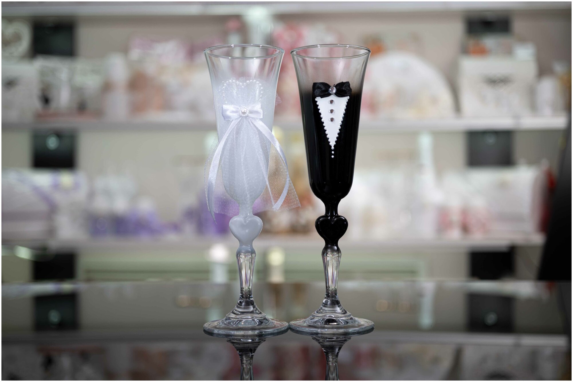 Свадебные бокалы "Жених и Невеста" в бело-черном цвете